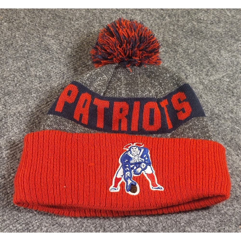 New Era 2015 New England Patriots Knit Sideline Hat BRADY Pom Red/Grey OS Adult